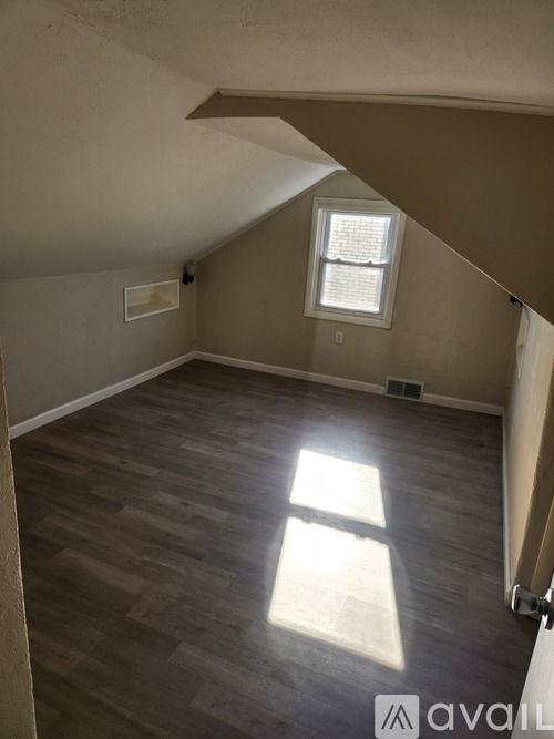 970 6th St 4 Beds Single Family Home for Rent - Photo gallery 4