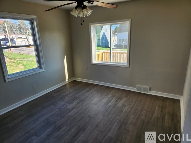 970 6th St 4 Beds Single Family Home for Rent - Photo gallery 5