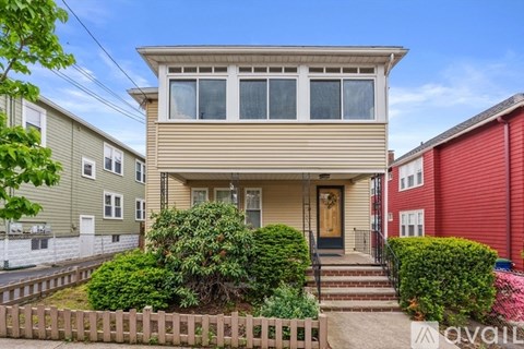 74 Woods Avenue 2 Beds Apartment for Rent