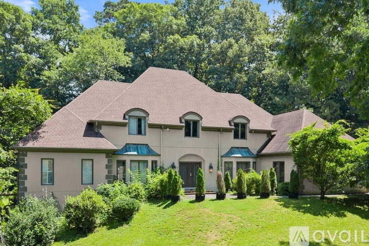5785 Northside Drive Northwest 6 Beds Single Family Home for Rent - Photo gallery 1