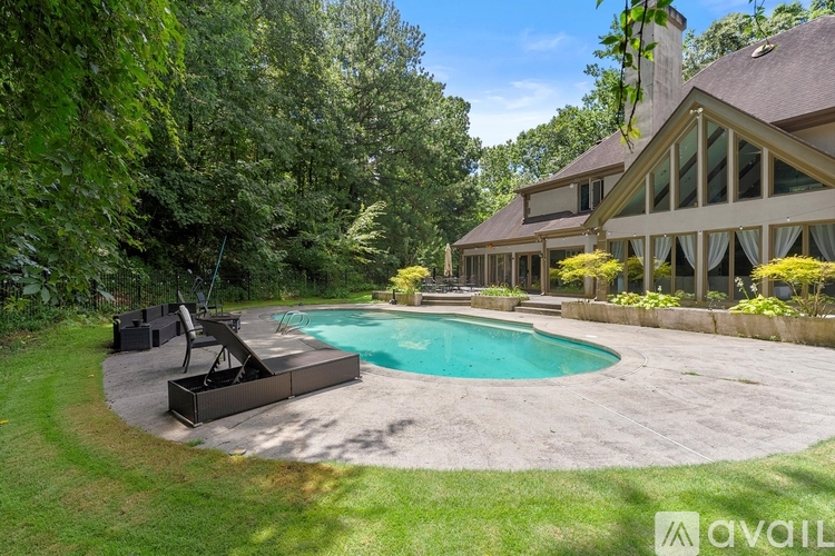 5785 Northside Drive Northwest 6 Beds Single Family Home for Rent - Photo gallery 2