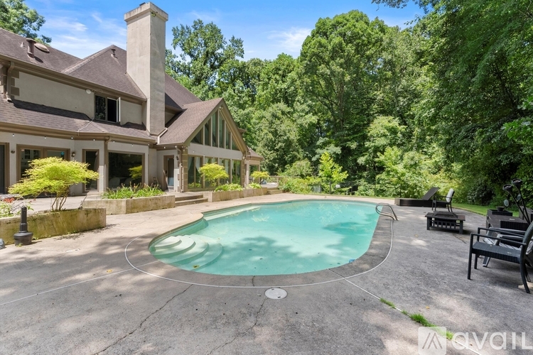 5785 Northside Drive Northwest 6 Beds Single Family Home for Rent - Photo gallery 3