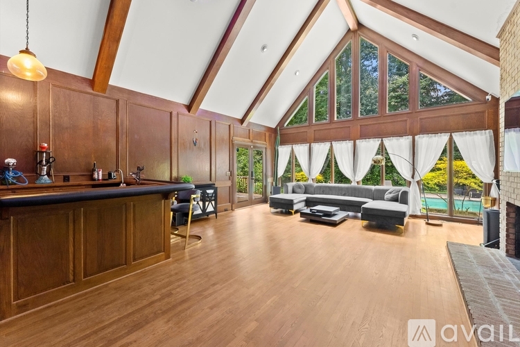 5785 Northside Drive Northwest 6 Beds Single Family Home for Rent - Photo gallery 5