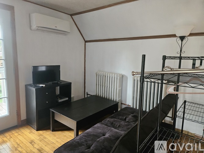 407 North Pinecrest Street 1 Apartment for Rent - Photo gallery 2