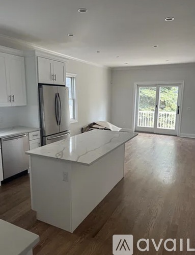 69 Oak St 3 Beds Townhouse for Rent - Photo gallery 3