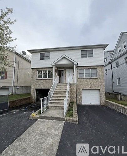 140 Rockwell St 3 Beds Townhouse for Rent - Photo gallery 1