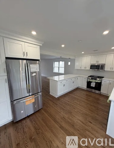 140 Rockwell St 3 Beds Townhouse for Rent - Photo gallery 3