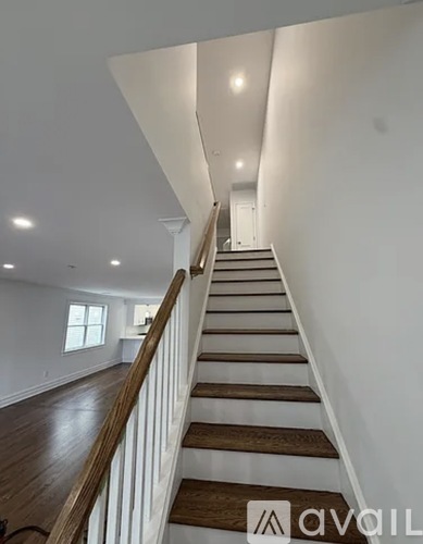 140 Rockwell St 3 Beds Townhouse for Rent - Photo gallery 5