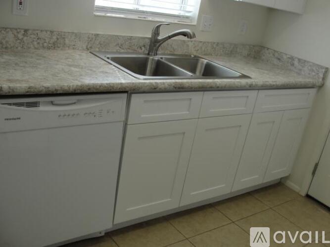 121 E 14th Pl 2 Beds Townhouse for Rent - Photo gallery 4