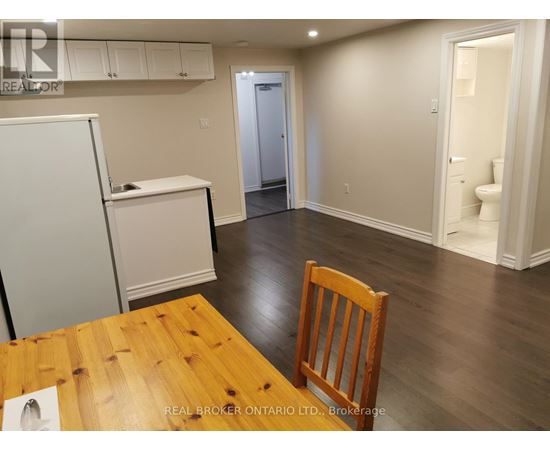 BASEMENT - 40 GREEN BUSH ROAD 1 House for Rent - Photo gallery 3