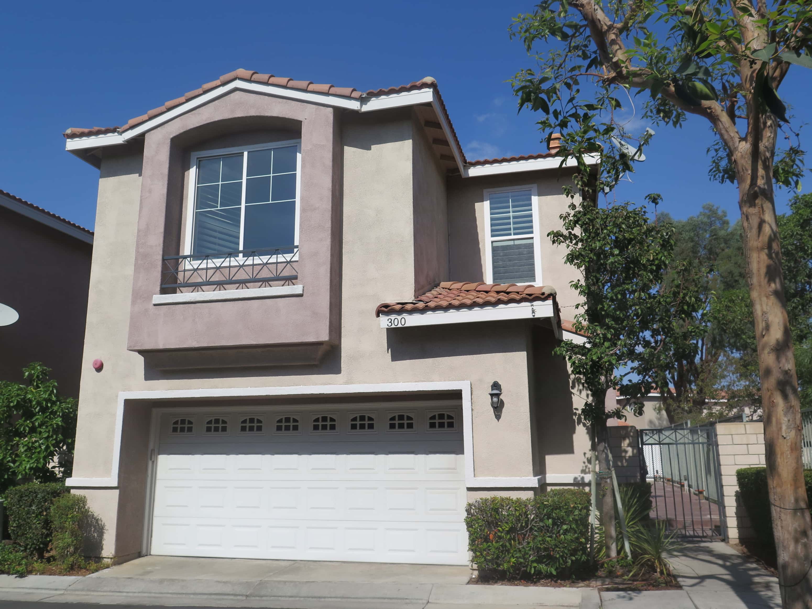 300 North Navarette Place 4 Beds House for Rent - Photo gallery 2