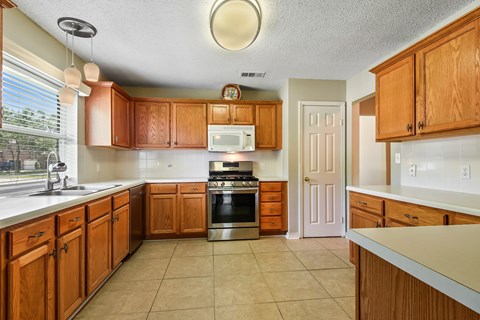 1044 Breckenridge Drive 4 Beds Apartment for Rent