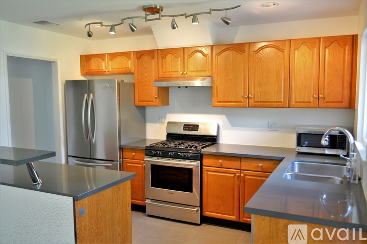 37 Dale Lane 3 Beds Single Family Home for Rent - Photo gallery 1
