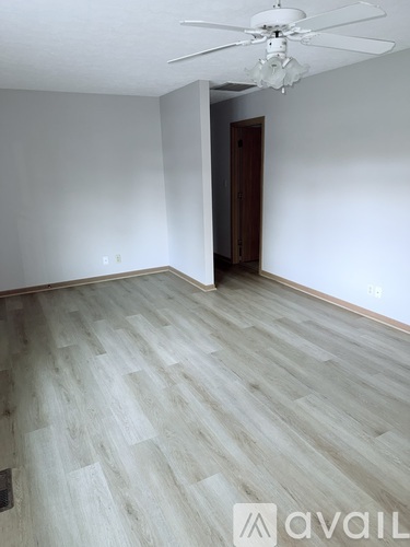 7542 Meridian Avenue 2 Beds Single Family Home for Rent - Photo gallery 4