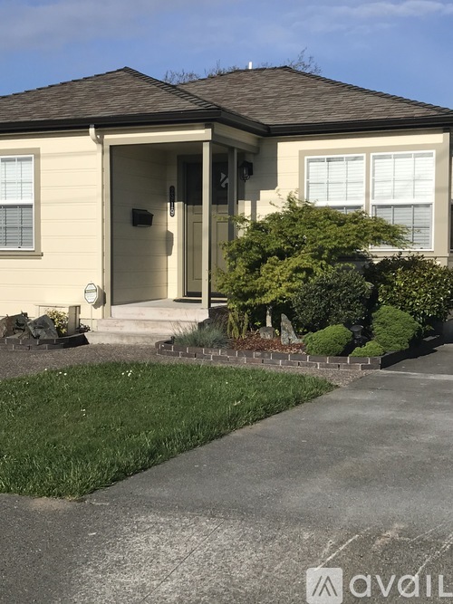 2919 J Street 3 Beds Single Family Home for Rent - Photo gallery 2