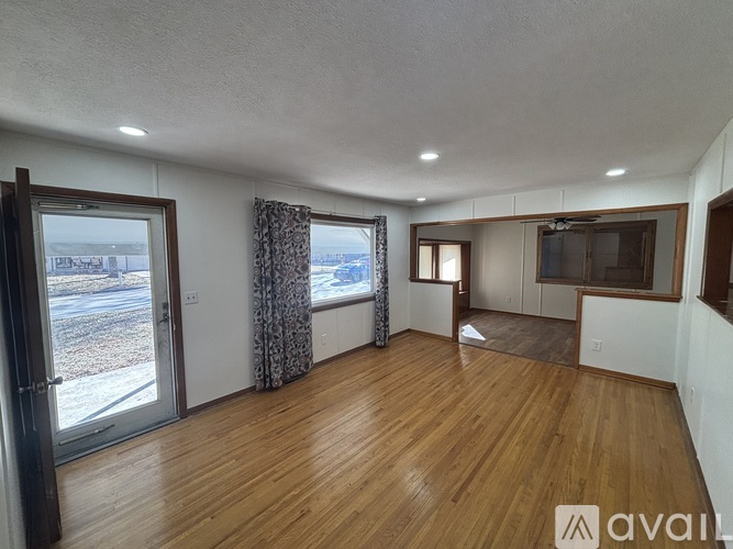 3300 W 8th St N 3 Beds Single Family Home for Rent - Photo gallery 3