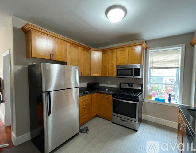 241 Maverick Street 4 Beds Apartment for Rent - Photo gallery 1