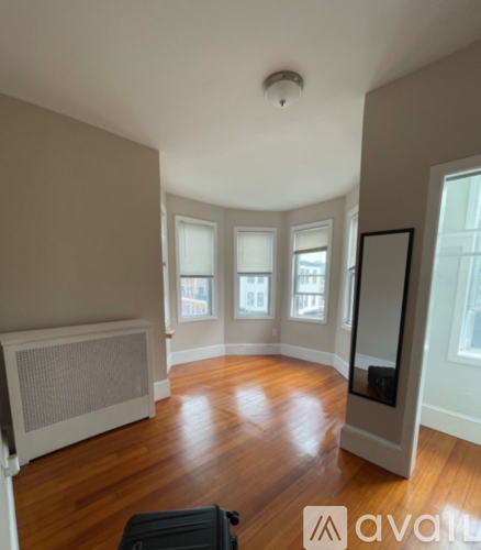 241 Maverick Street 4 Beds Apartment for Rent - Photo gallery 5
