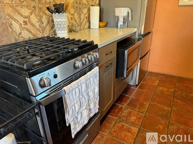 2048 E 6th St 1 Apartment for Rent - Photo gallery 2