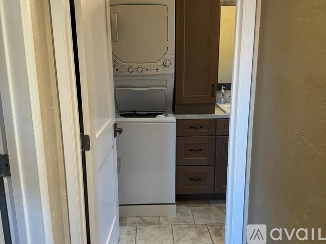 2048 E 6th St 1 Apartment for Rent - Photo gallery 4