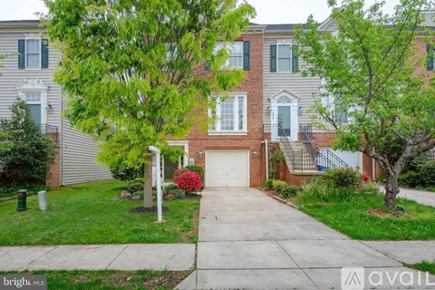 10655 Hillingdon Road 3 Beds Apartment for Rent