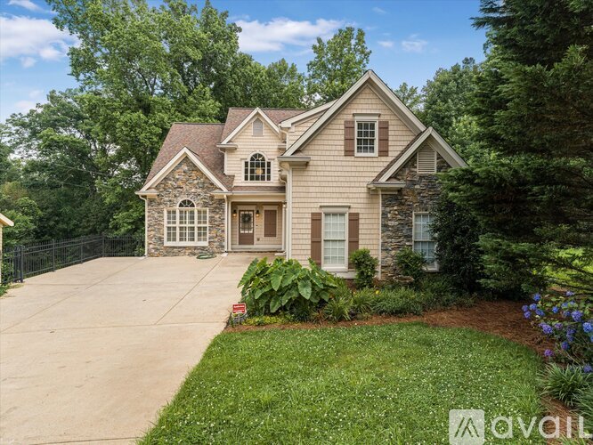 1185 Stephens St 4 Beds Single Family Home for Rent - Photo gallery 1