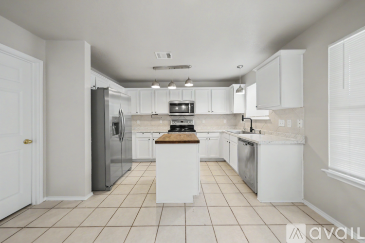 5013 Causeway Ct 5 Beds Single Family Home for Rent - Photo gallery 4