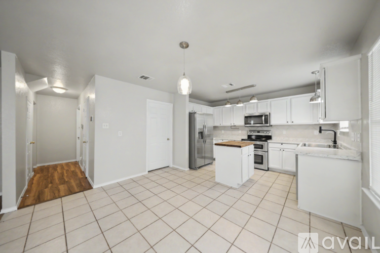 5013 Causeway Ct 5 Beds Single Family Home for Rent - Photo gallery 5