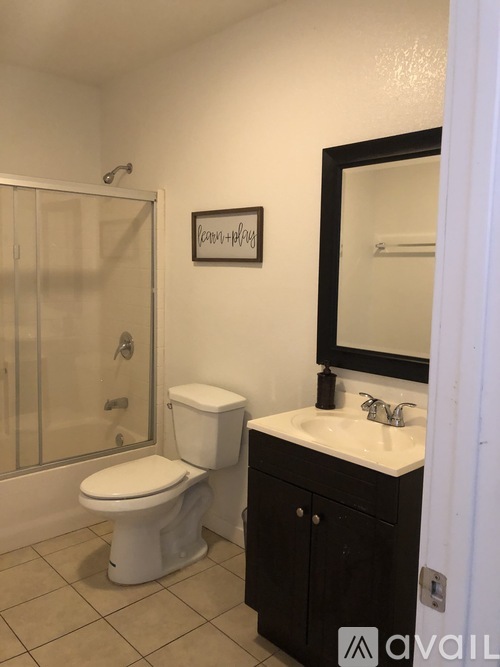 928 W 83rd St 1 Apartment for Rent - Photo gallery 3
