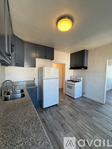 813 1/2 W 43rd St 3 Beds Apartment for Rent - Photo gallery 1