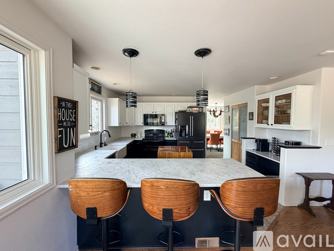 10806 Elder Avenue 4 Beds Single Family Home for Rent - Photo gallery 3