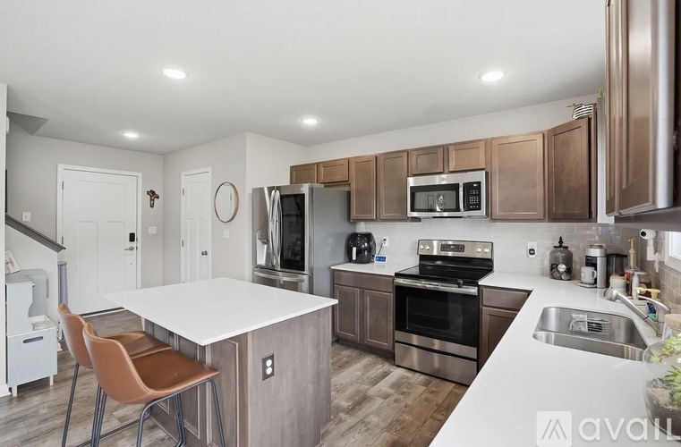 725 17th St SE 4 Beds Single Family Home for Rent - Photo gallery 2