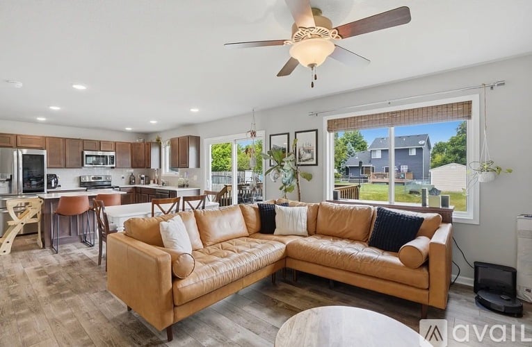 725 17th St SE 4 Beds Single Family Home for Rent - Photo gallery 5