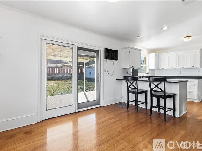 707 Spruce Street 3 Beds Single Family Home for Rent - Photo gallery 4