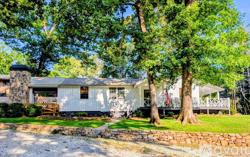 10 Oasis Rd 3 Beds Single Family Home for Rent - Photo gallery 1