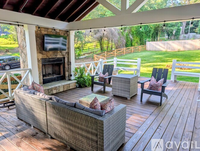 10 Oasis Rd 3 Beds Single Family Home for Rent - Photo gallery 3