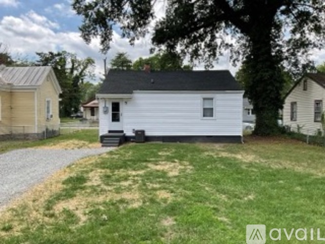 203 East 35th Street 2 Beds Single Family Home for Rent - Photo gallery 3