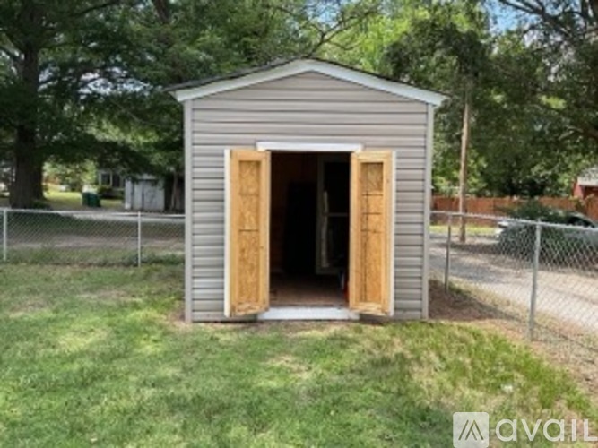 203 East 35th Street 2 Beds Single Family Home for Rent - Photo gallery 4
