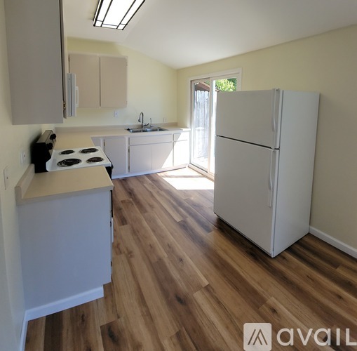 121 Meadowbrook Dr 1 Single Family Home for Rent - Photo gallery 1