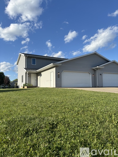 435 West Green Bay Street 3 Beds Townhouse for Rent - Photo gallery 1