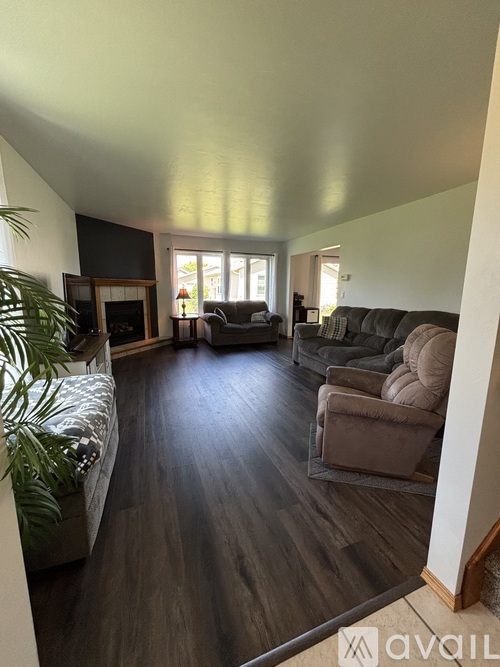 435 West Green Bay Street 3 Beds Townhouse for Rent - Photo gallery 2