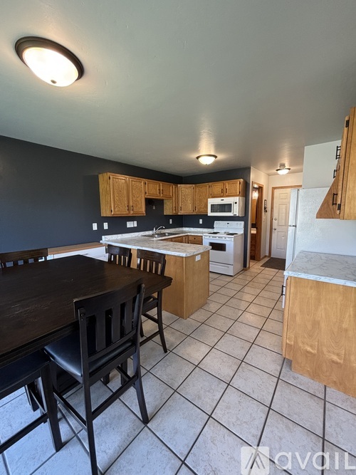 435 West Green Bay Street 3 Beds Townhouse for Rent - Photo gallery 4