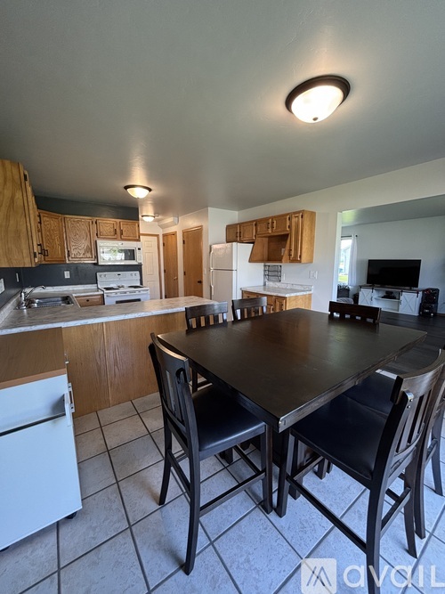 435 West Green Bay Street 3 Beds Townhouse for Rent - Photo gallery 5