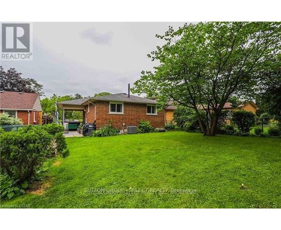 A house with a green lawn in front of it.