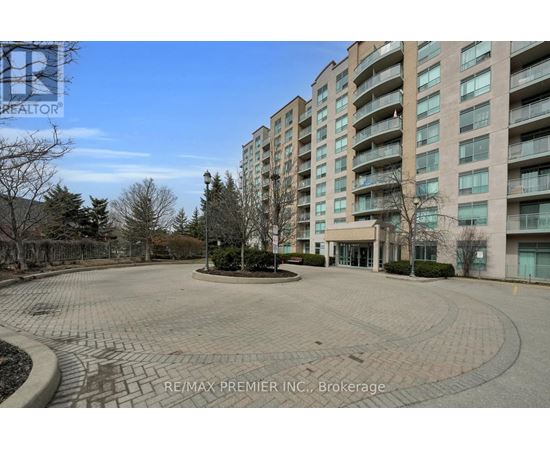 A large courtyard surrounded by apartment buildings.