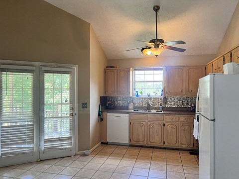 100 Ashley Cv 3 Beds Apartment for Rent