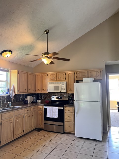100 Ashley Cv 3 Beds Apartment for Rent