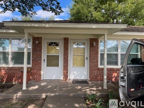 819 E Lindsey St 2 Beds Apartment for Rent