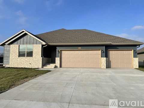 5623 W Pine St 3 Beds Apartment for Rent