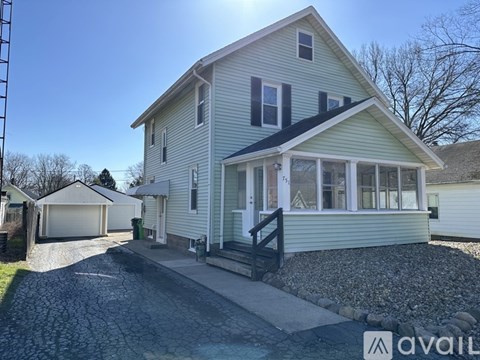 751 Belmont Ave 3 Beds Apartment for Rent